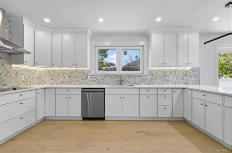 2 Lee Place Old Bethpage NY 11804