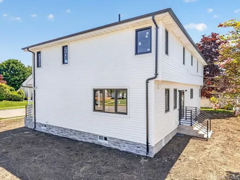 2 Lee Place Old Bethpage NY 11804