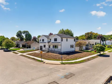 2 Lee Place Old Bethpage NY 11804
