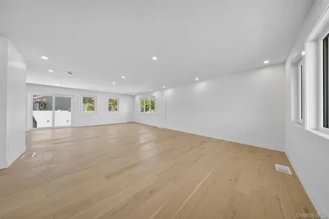 2 Lee Place Old Bethpage NY 11804