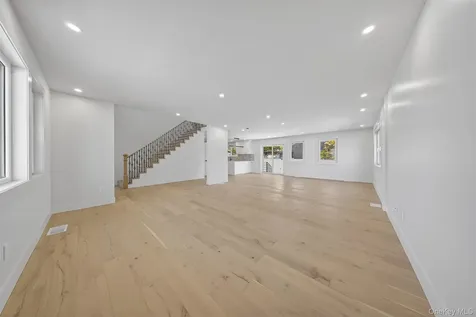 2 Lee Place Old Bethpage NY 11804