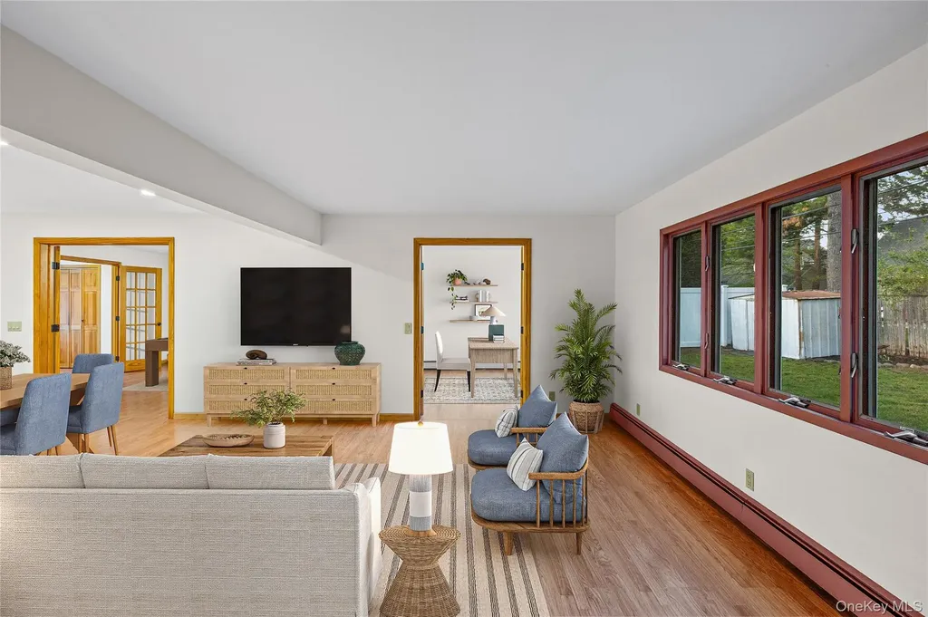 19 Palm Lane Westbury NY 11590