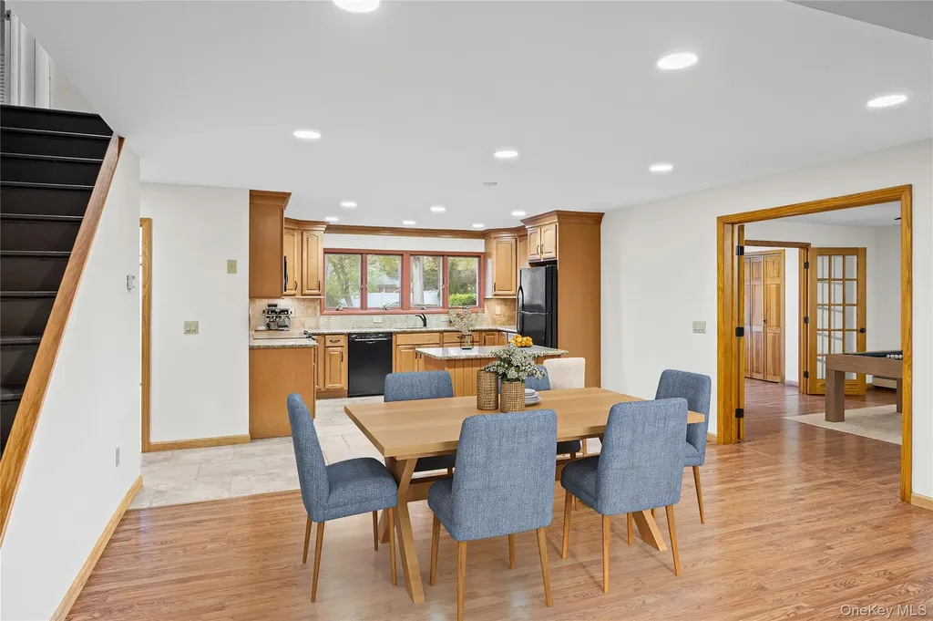 19 Palm Lane Westbury NY 11590