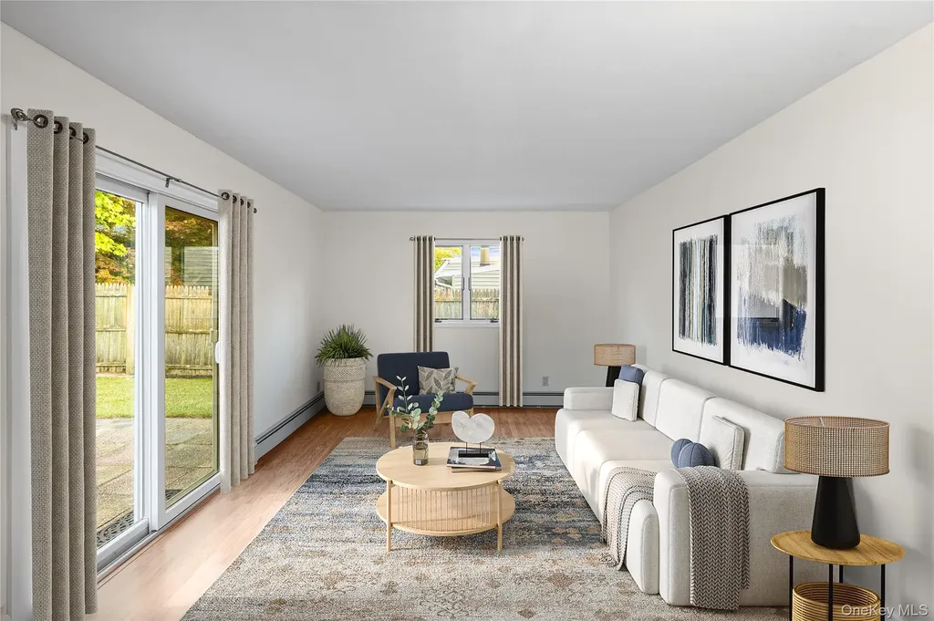 19 Palm Lane Westbury NY 11590