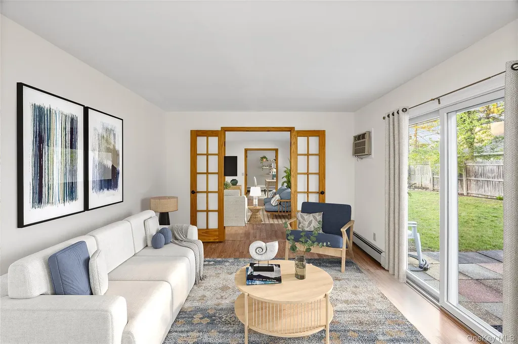 19 Palm Lane Westbury NY 11590
