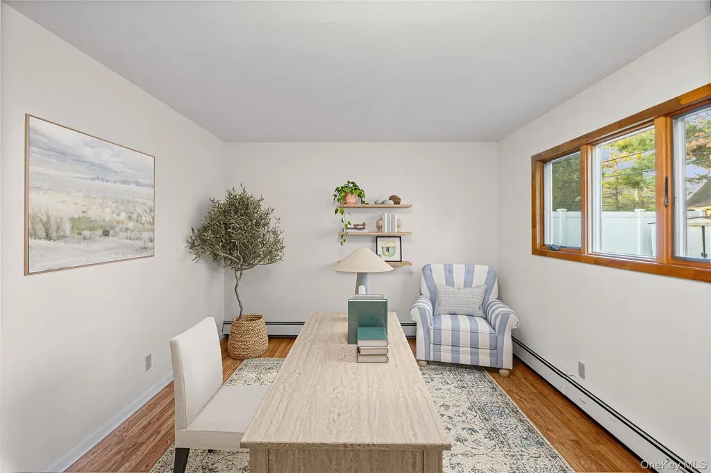 19 Palm Lane Westbury NY 11590