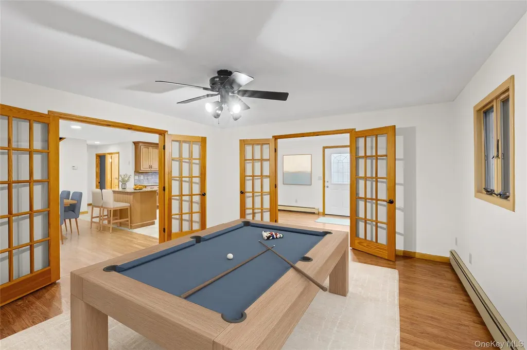 19 Palm Lane Westbury NY 11590