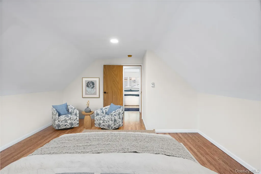19 Palm Lane Westbury NY 11590
