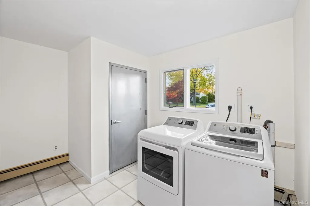 19 Palm Lane Westbury NY 11590