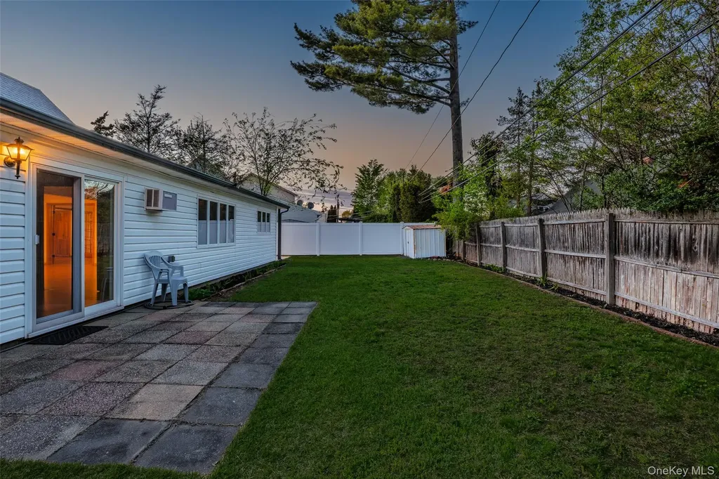 19 Palm Lane Westbury NY 11590