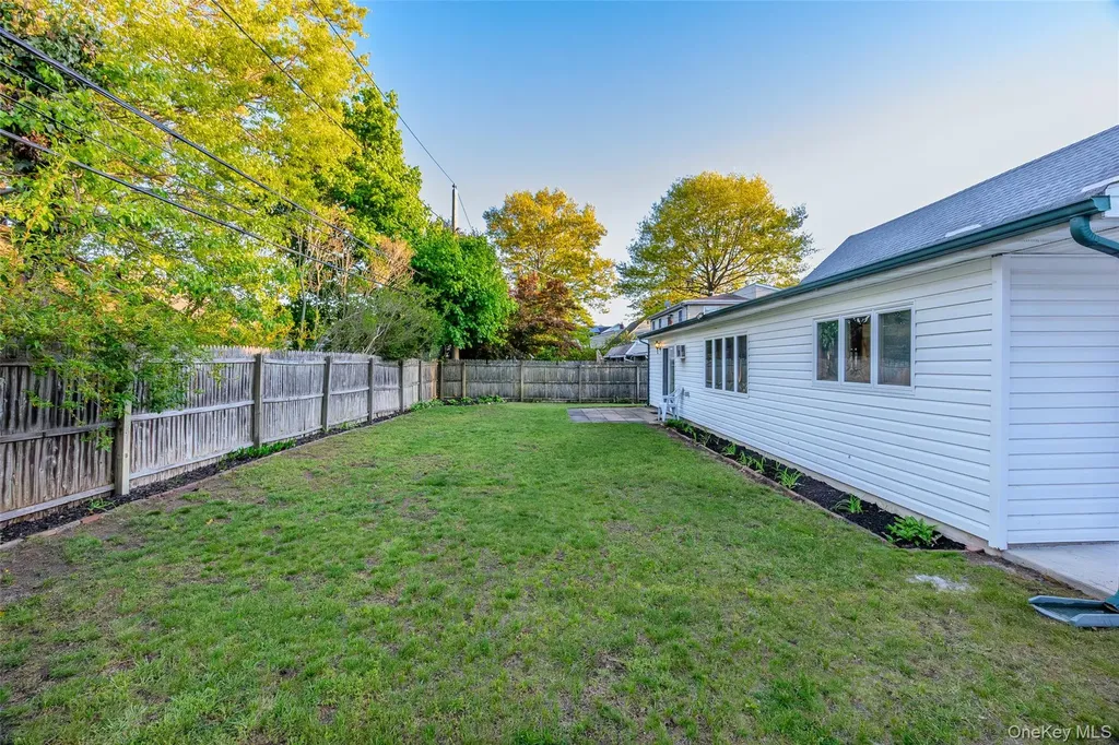 19 Palm Lane Westbury NY 11590