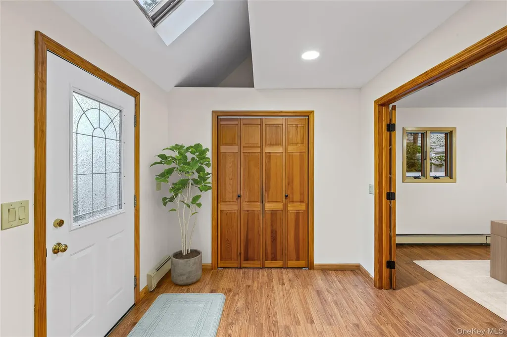19 Palm Lane Westbury NY 11590