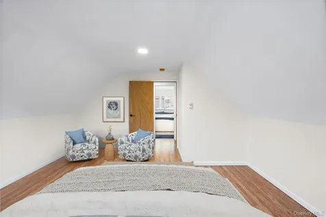 19 Palm Lane Westbury NY 11590