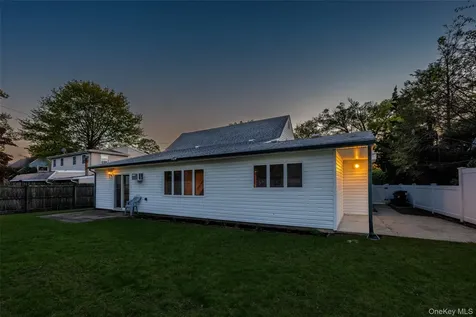 19 Palm Lane Westbury NY 11590