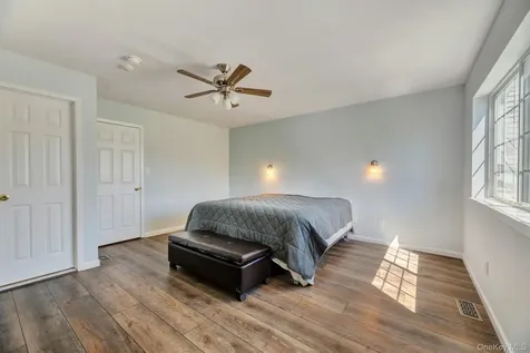 125 Farm House Court Manorville NY 11949