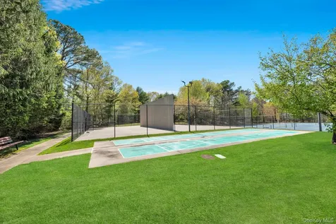 125 Farm House Court Manorville NY 11949