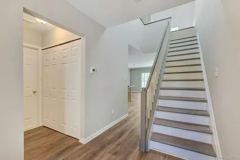 125 Farm House Court Manorville NY 11949