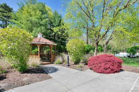 125 Farm House Court Manorville NY 11949