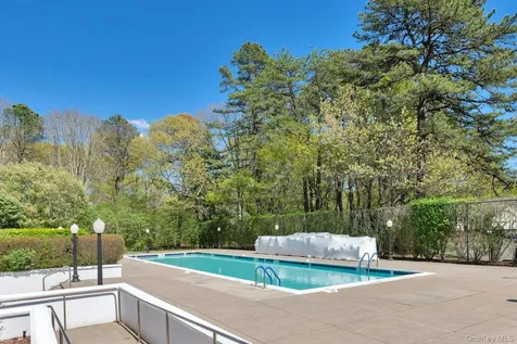 125 Farm House Court Manorville NY 11949