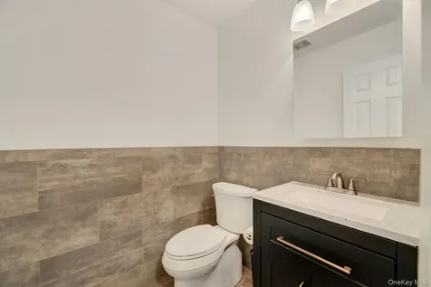 125 Farm House Court Manorville NY 11949