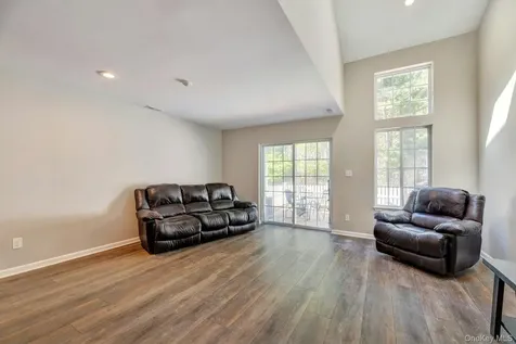 125 Farm House Court Manorville NY 11949