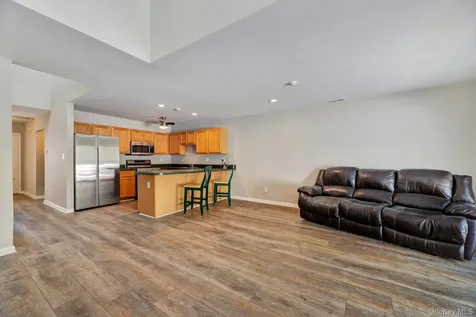125 Farm House Court Manorville NY 11949