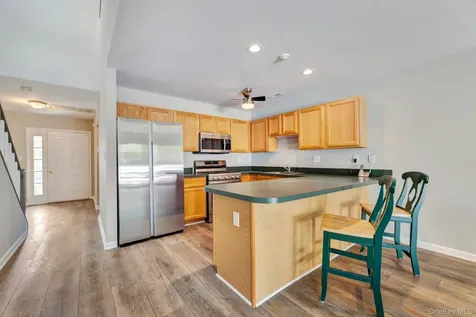 125 Farm House Court Manorville NY 11949