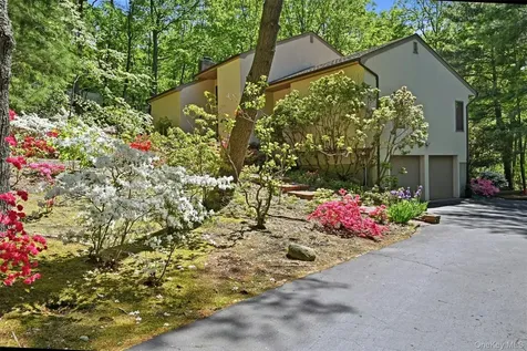 40 Laurel Hill Road Centerport NY 11721