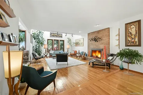 40 Laurel Hill Road Centerport NY 11721