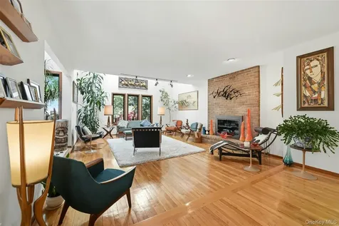 40 Laurel Hill Road Centerport NY 11721