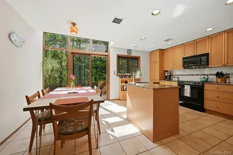 40 Laurel Hill Road Centerport NY 11721