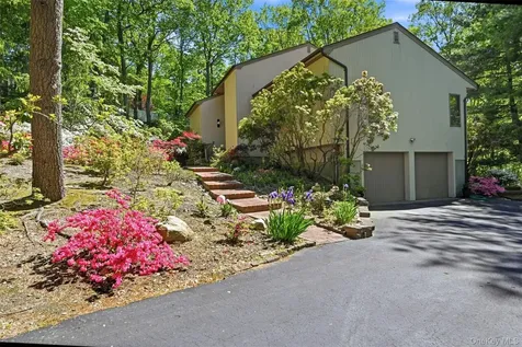 40 Laurel Hill Road Centerport NY 11721