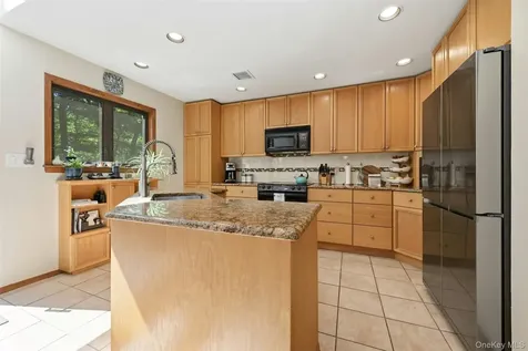 40 Laurel Hill Road Centerport NY 11721