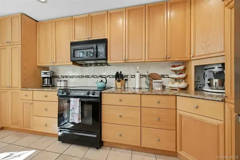 40 Laurel Hill Road Centerport NY 11721