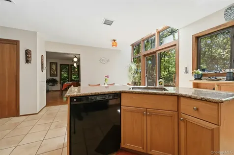 40 Laurel Hill Road Centerport NY 11721