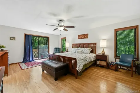 40 Laurel Hill Road Centerport NY 11721