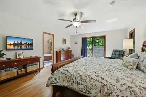 40 Laurel Hill Road Centerport NY 11721