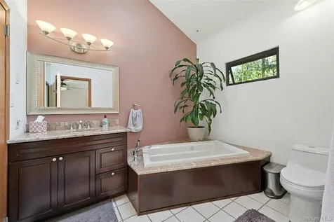 40 Laurel Hill Road Centerport NY 11721