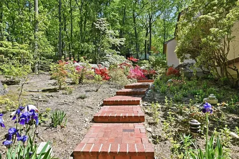 40 Laurel Hill Road Centerport NY 11721