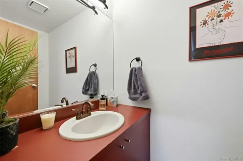40 Laurel Hill Road Centerport NY 11721
