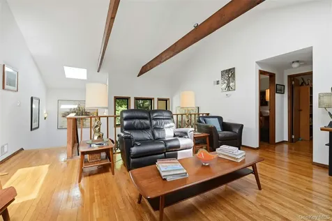 40 Laurel Hill Road Centerport NY 11721