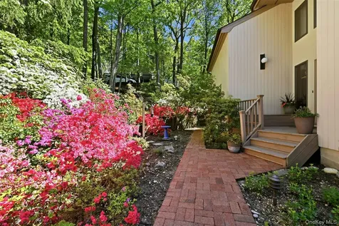 40 Laurel Hill Road Centerport NY 11721
