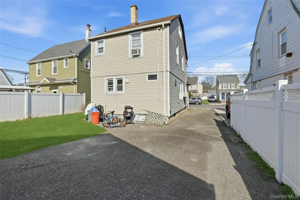 160 Broad Street Williston Park NY 11596