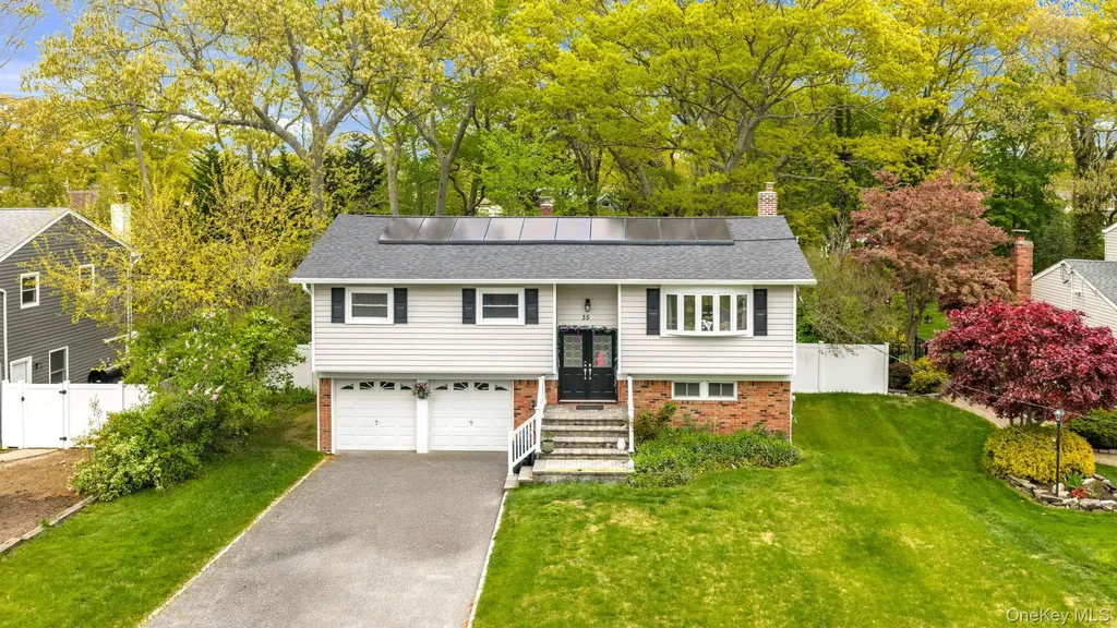 35 Arline Lane East Islip NY 11730