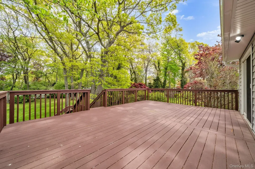 35 Arline Lane East Islip NY 11730