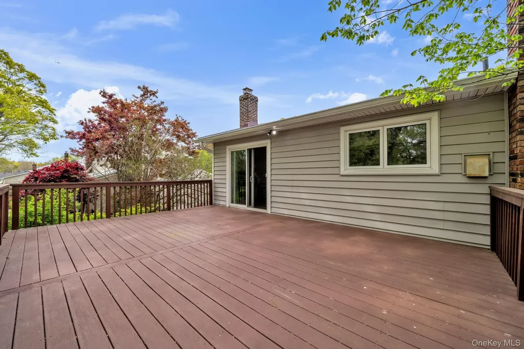 35 Arline Lane East Islip NY 11730