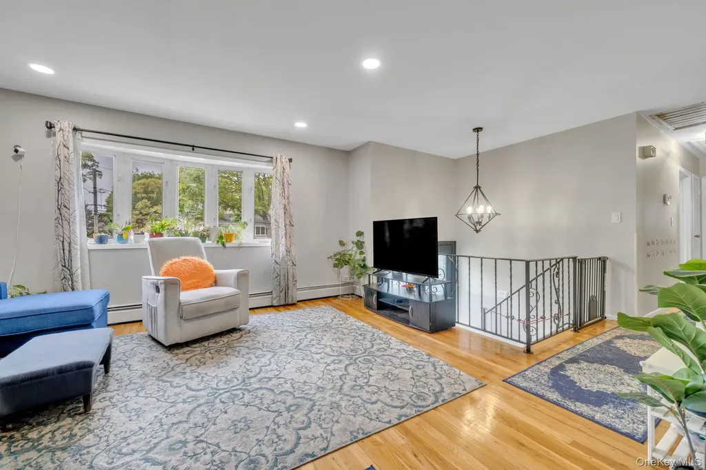 35 Arline Lane East Islip NY 11730