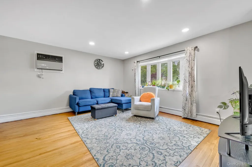 35 Arline Lane East Islip NY 11730