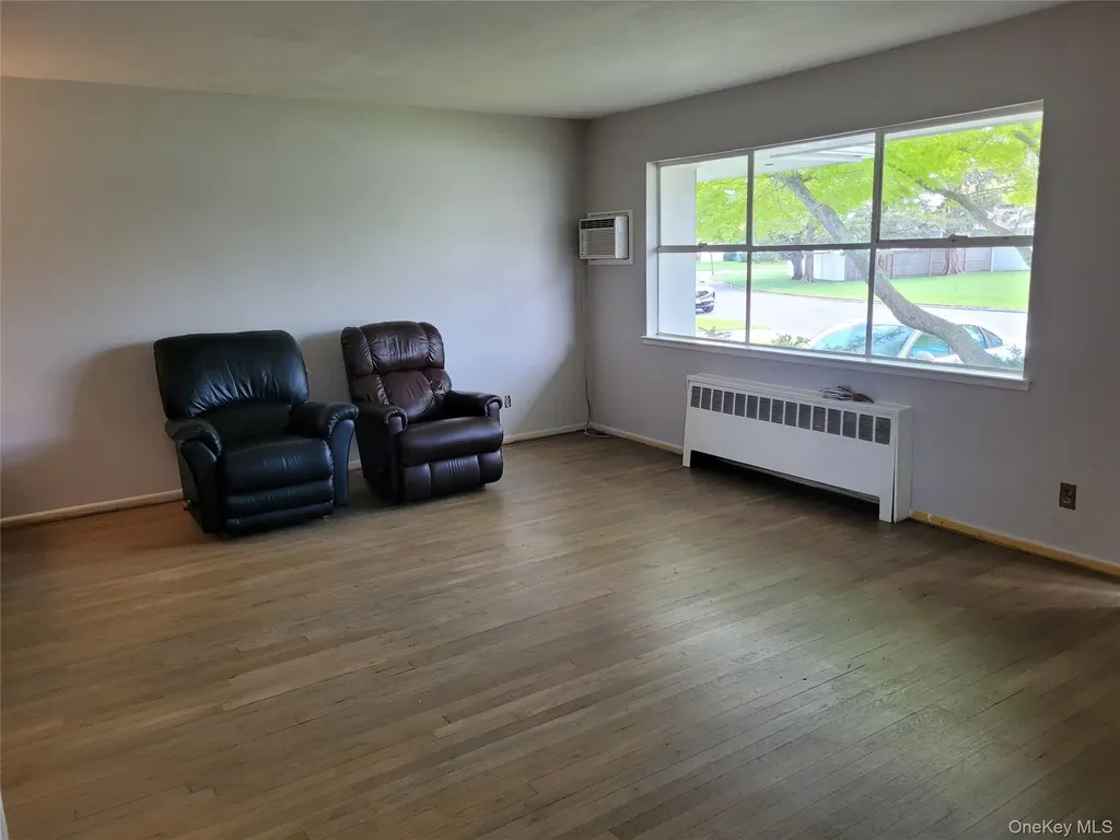 5 Thorpe Lane East Islip NY 11730