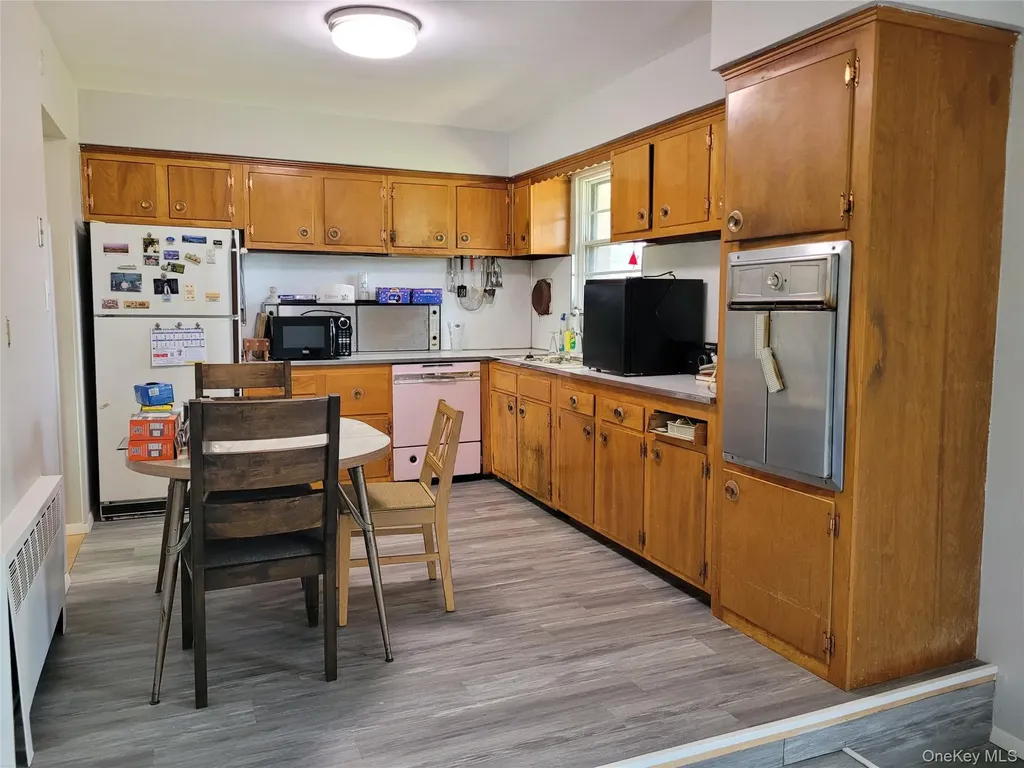 5 Thorpe Lane East Islip NY 11730